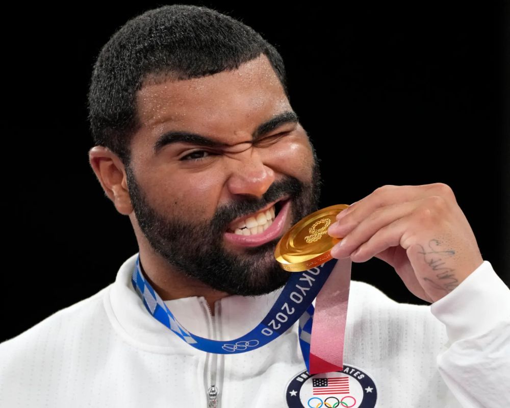 Gable Dan Steveson celebrating Olympic gold medal